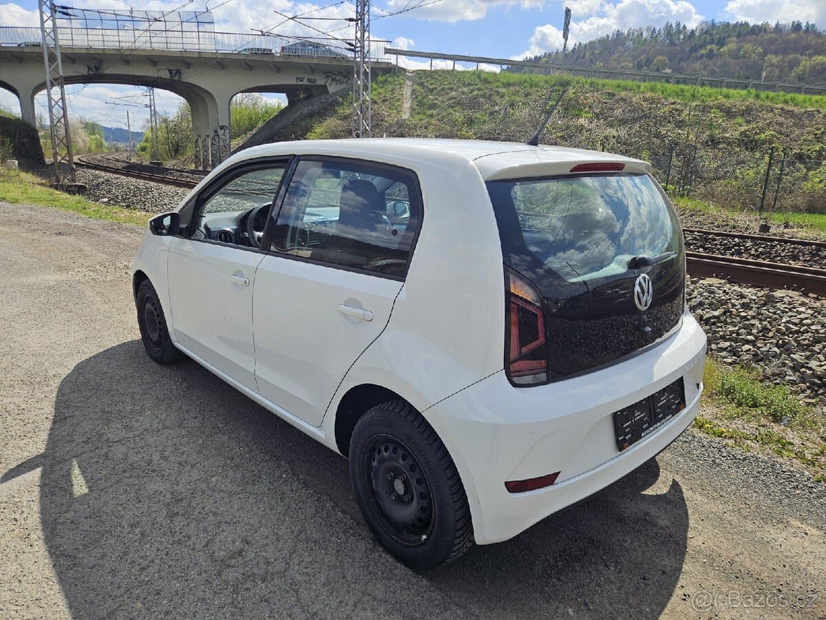 2016 Volkswagen UP! - 7