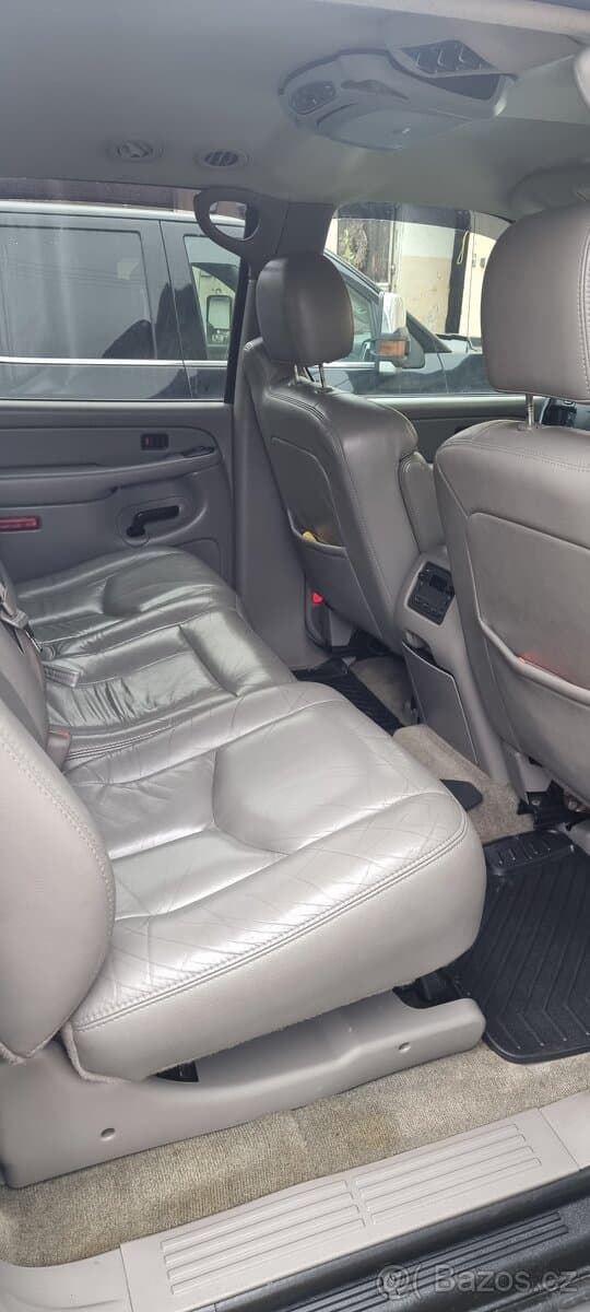 2004 Chevrolet SUBURBAN - 7