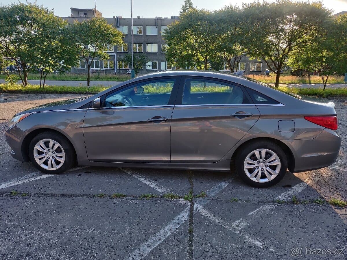 2010 Hyundai SONATA - 7