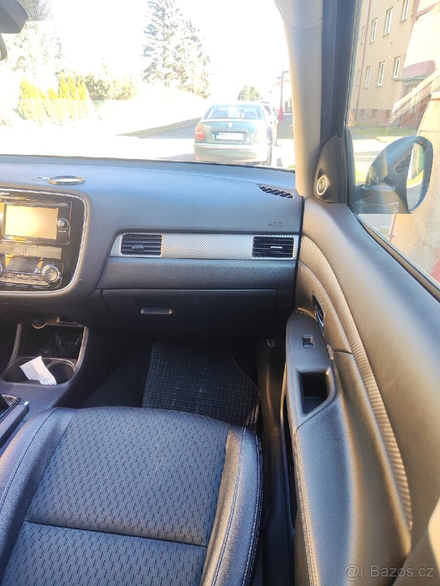 2014 Mitsubishi OUTLANDER - 7