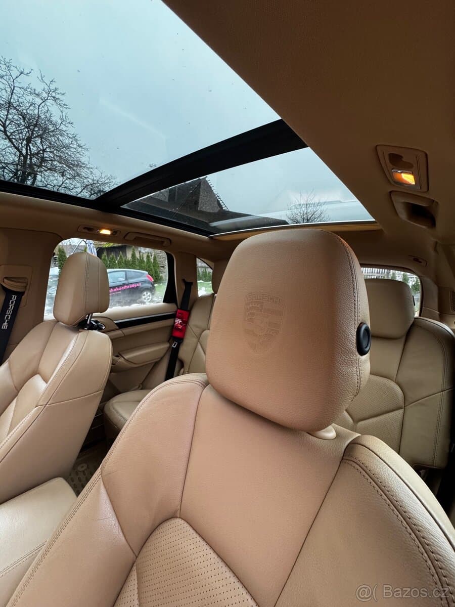 2010 Porsche CAYENNE - 7
