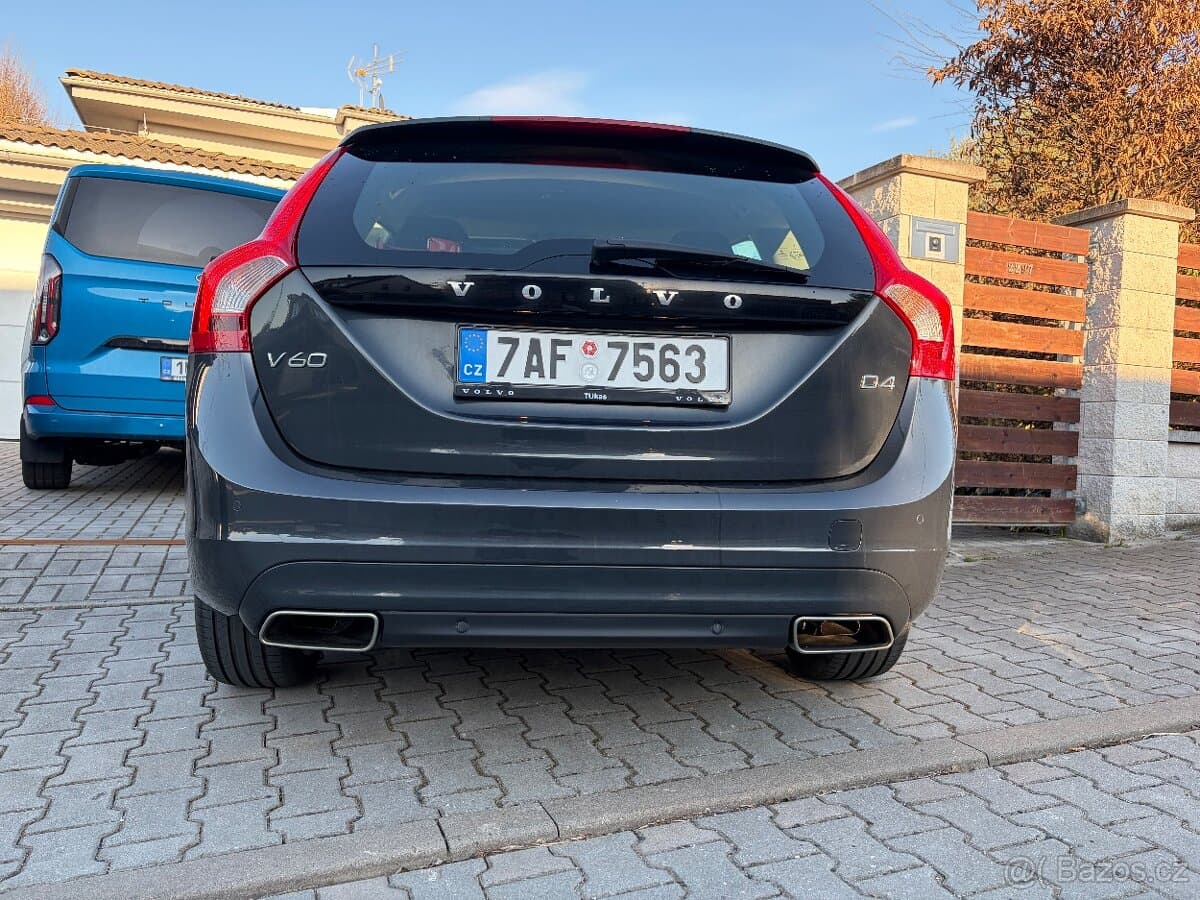 2017 Volvo V60 - 7