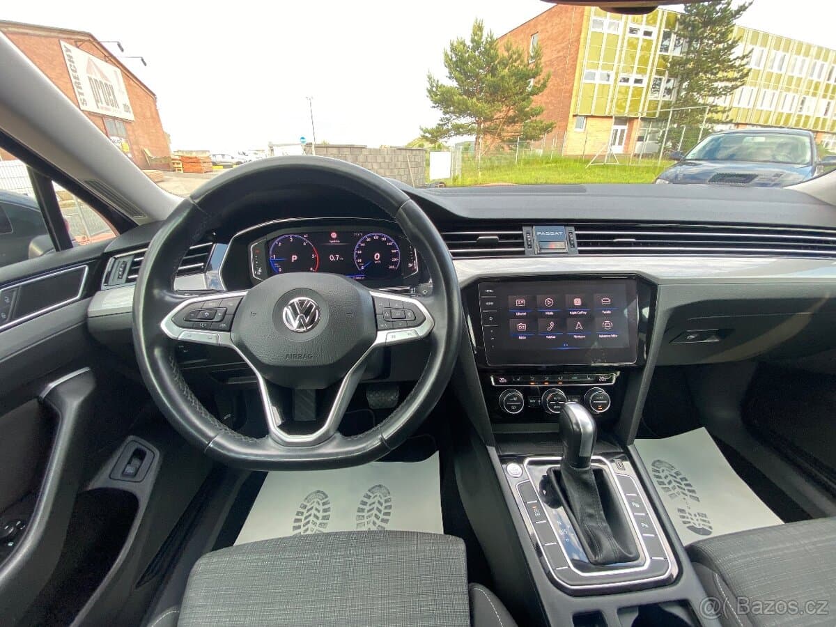 2019 Volkswagen PASSAT - 7