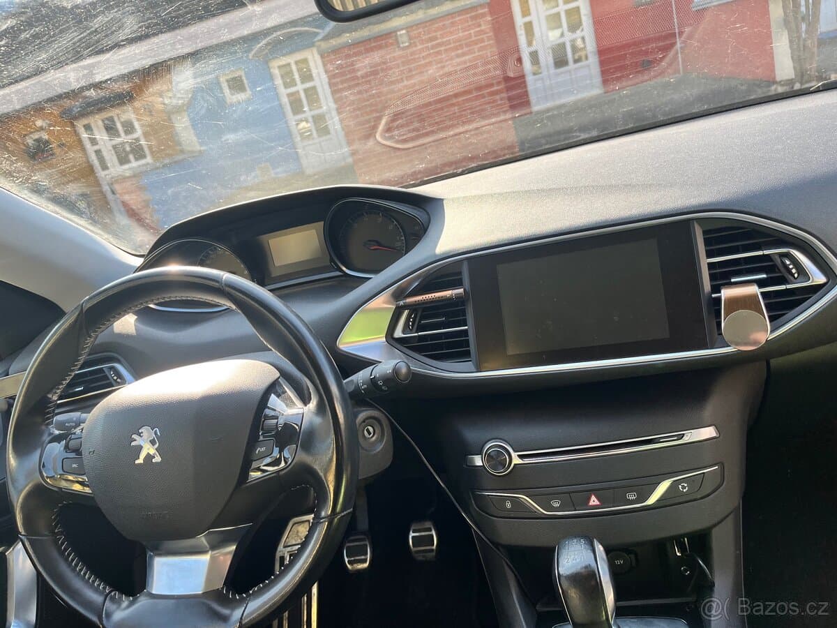 2017 Peugeot 308 - 7
