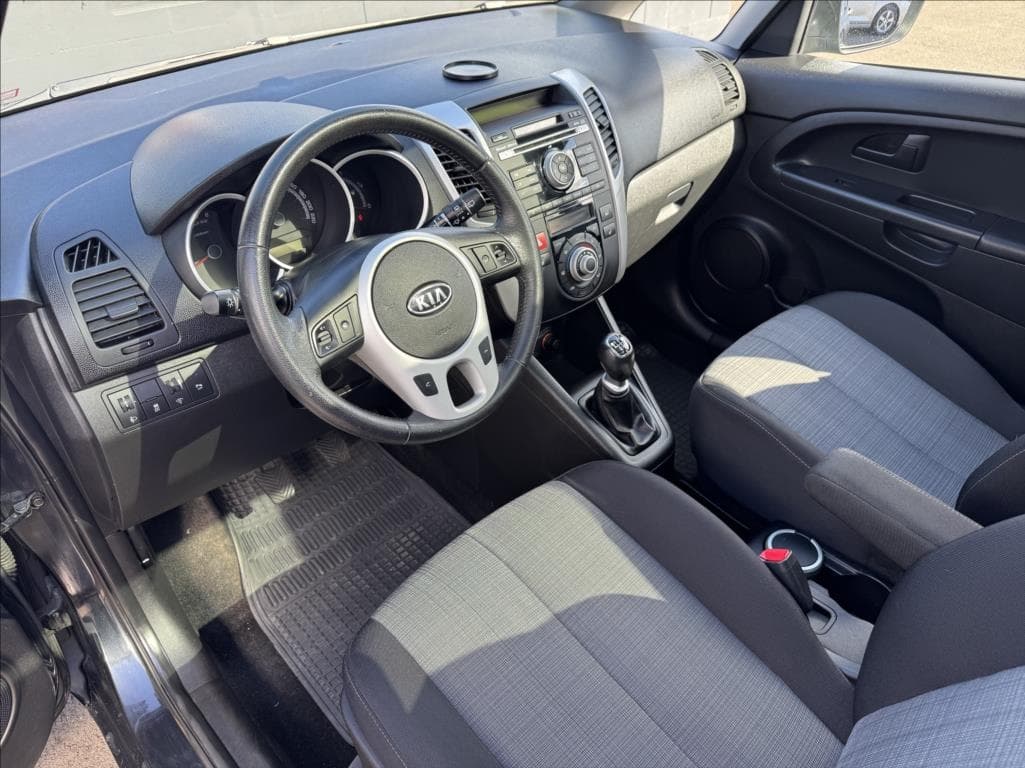 2011 Kia VENGA - 7