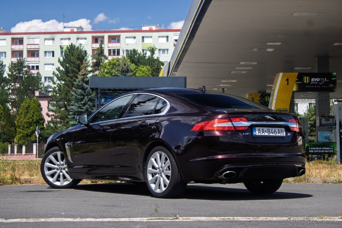 2012 Jaguar XF - 7