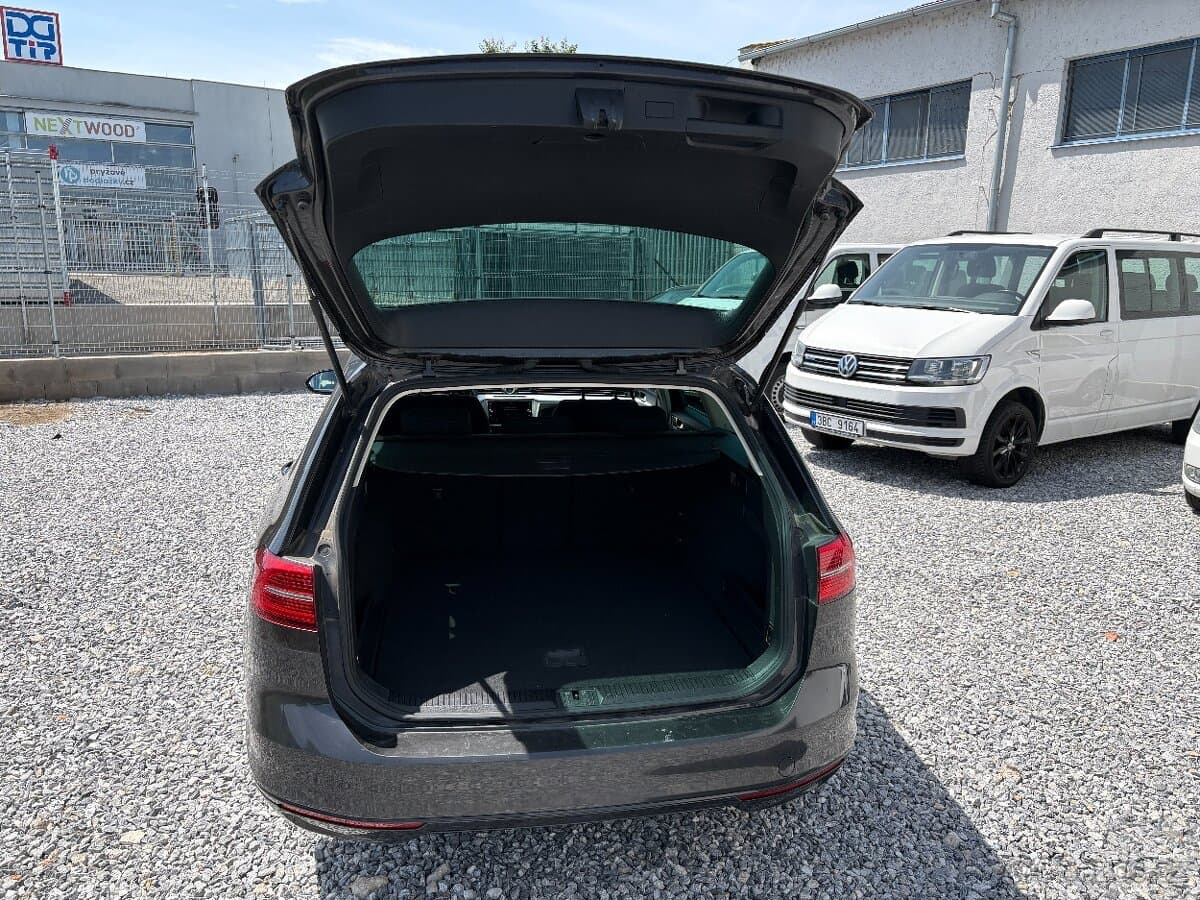 2018 Volkswagen PASSAT - 7