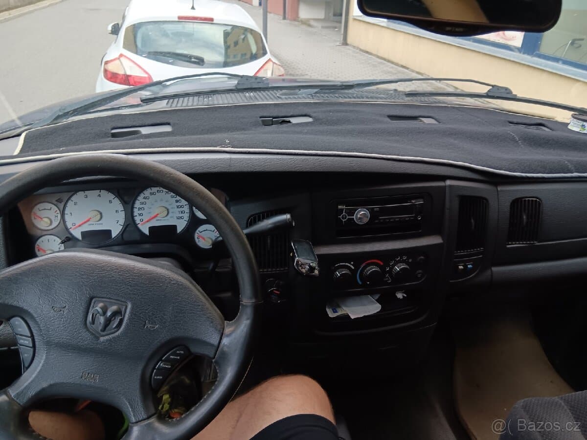 2004 Dodge RAM - 7