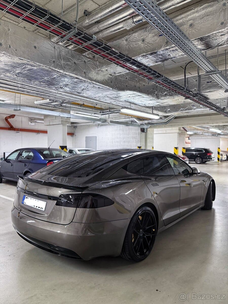 Tesla MODEL S - 7