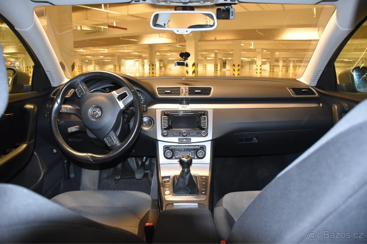 2011 Volkswagen PASSAT - 7