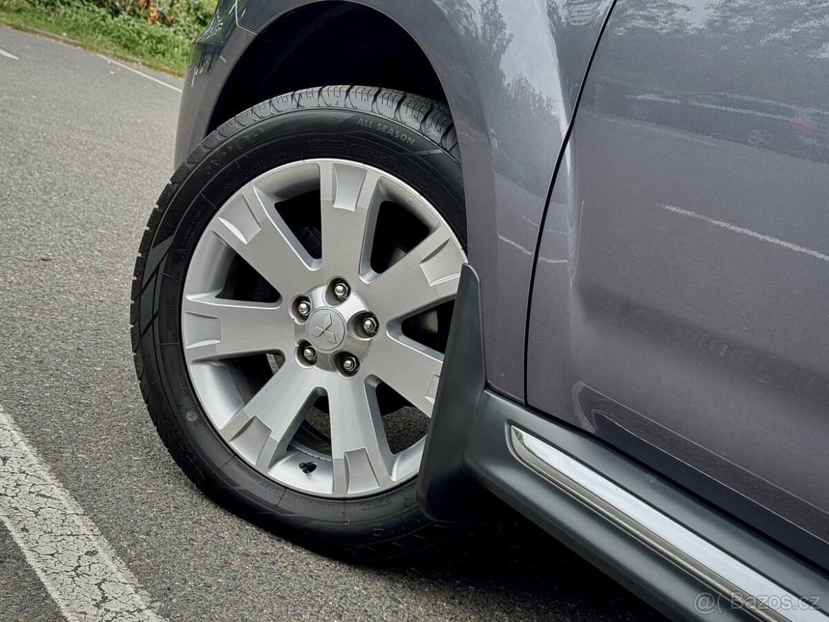 2011 Mitsubishi OUTLANDER - 7