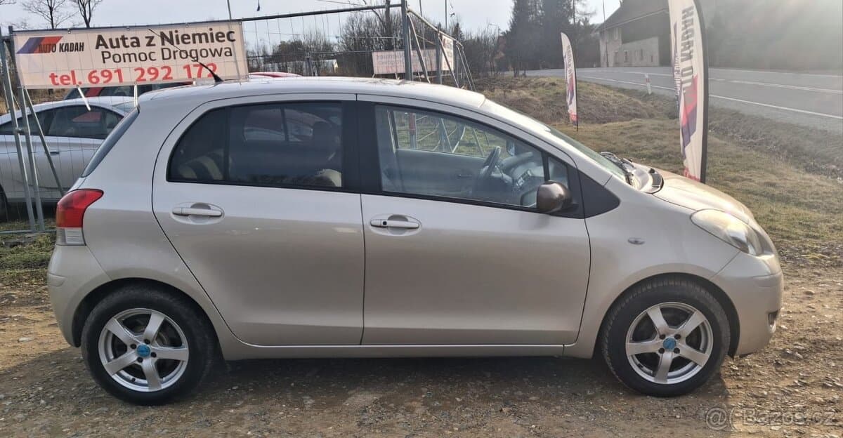 2010 Toyota YARIS - 7