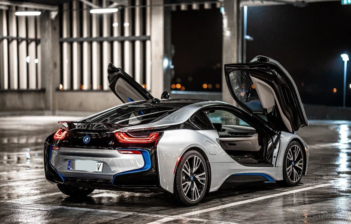 2017 BMW i8 - 7