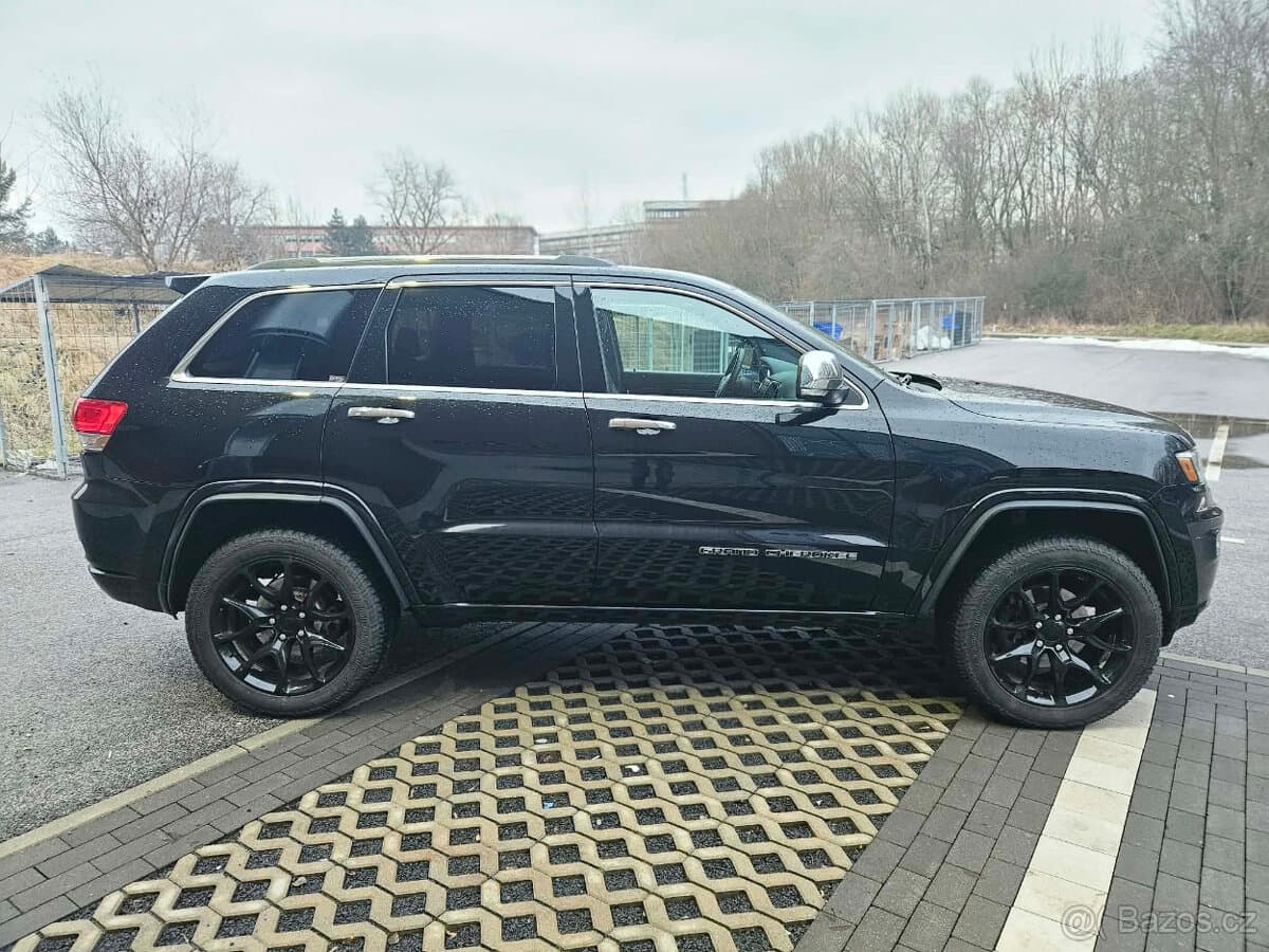 2018 Jeep CHEROKEE - 7