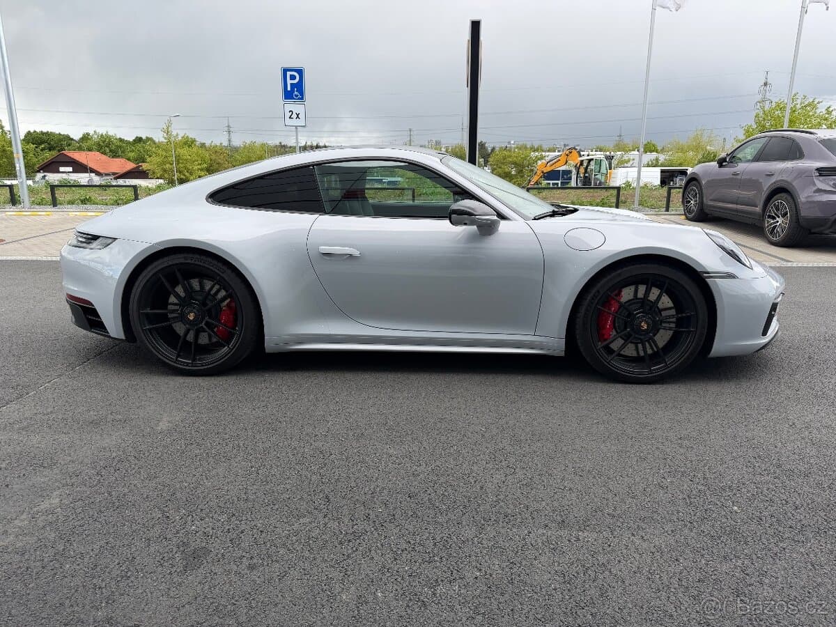 2023 Porsche 911 - 7