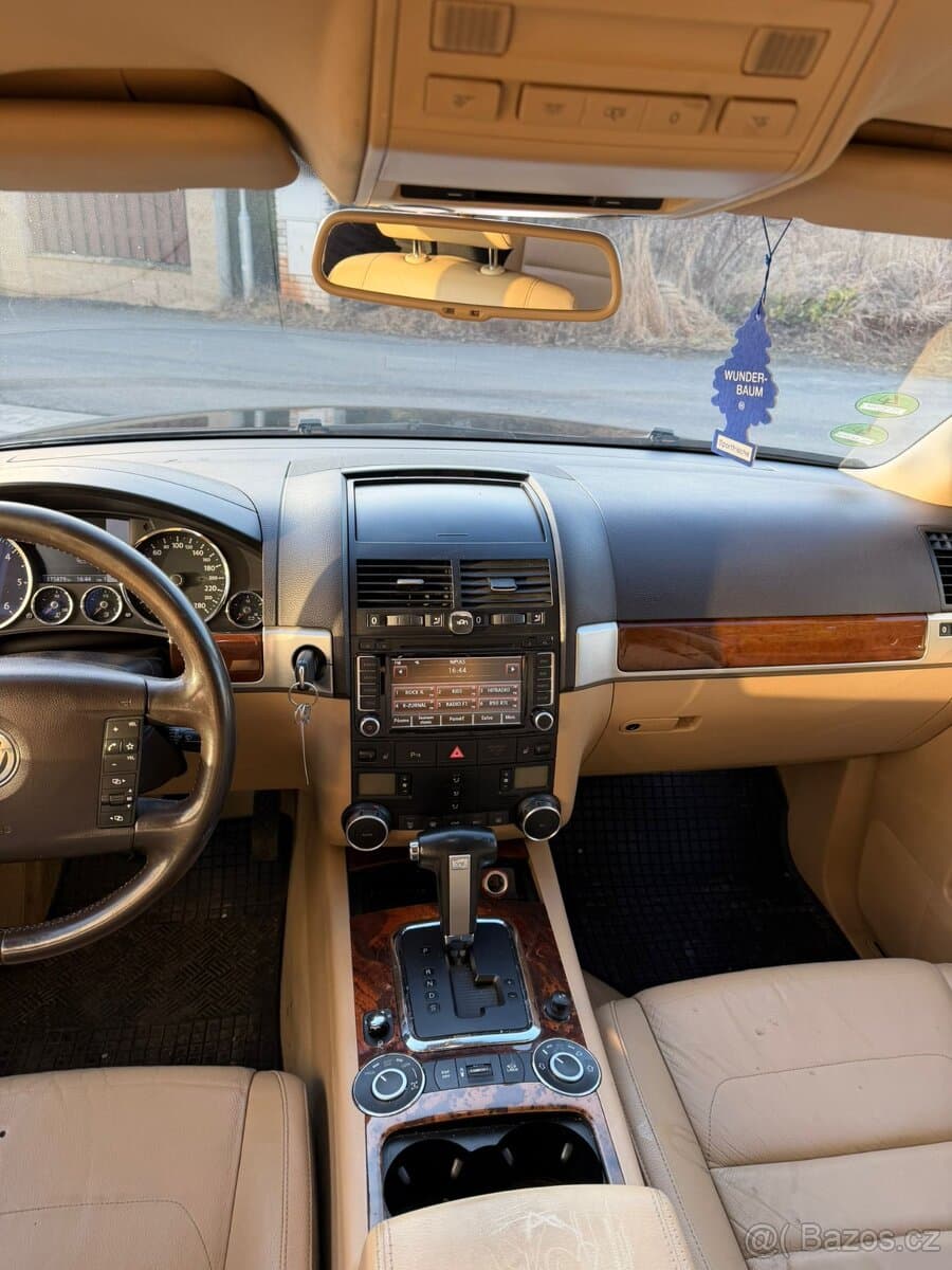 2010 Volkswagen TOUAREG - 7