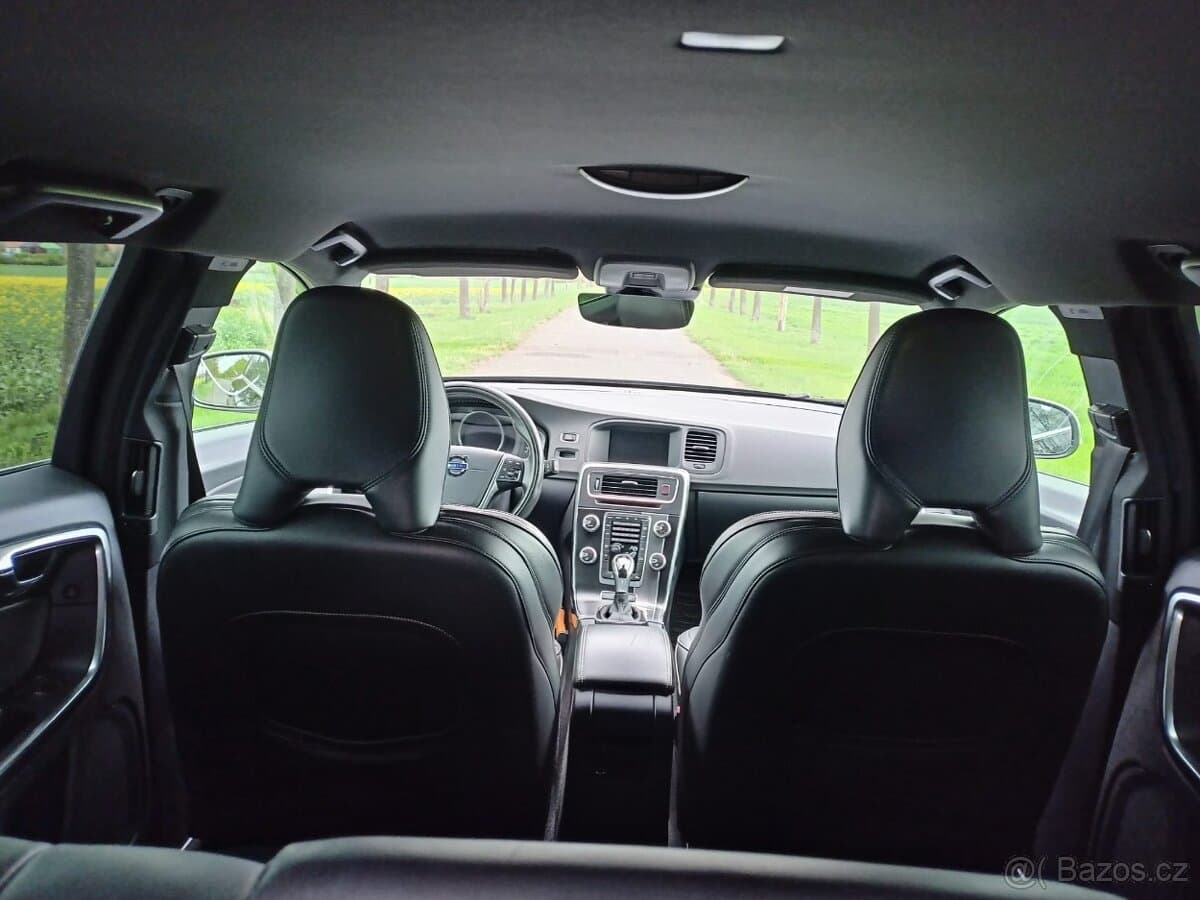2015 Volvo V60 - 7