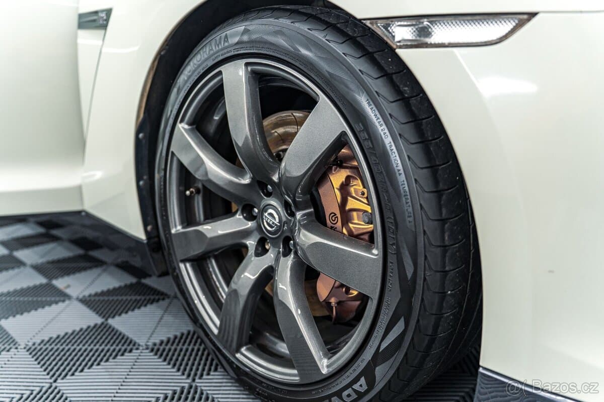 2008 Nissan GT-R - 7