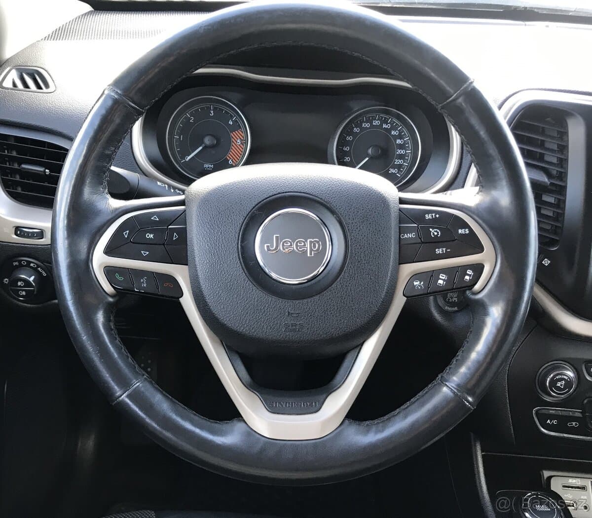 2015 Jeep CHEROKEE - 7