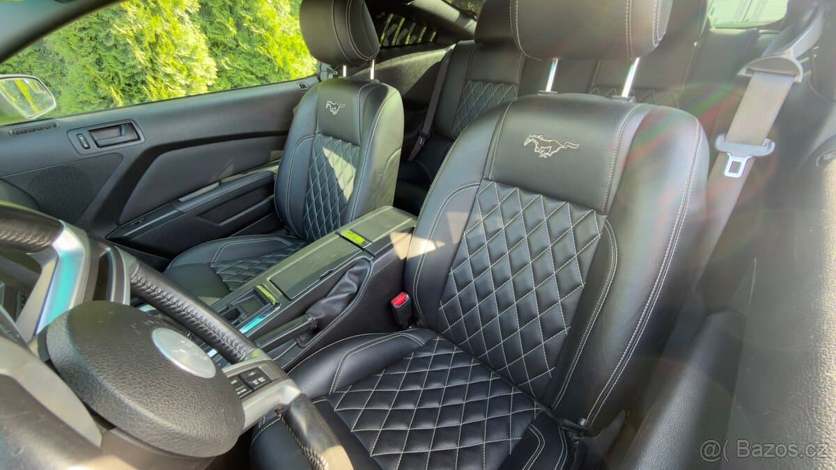2013 Ford MUSTANG - 7
