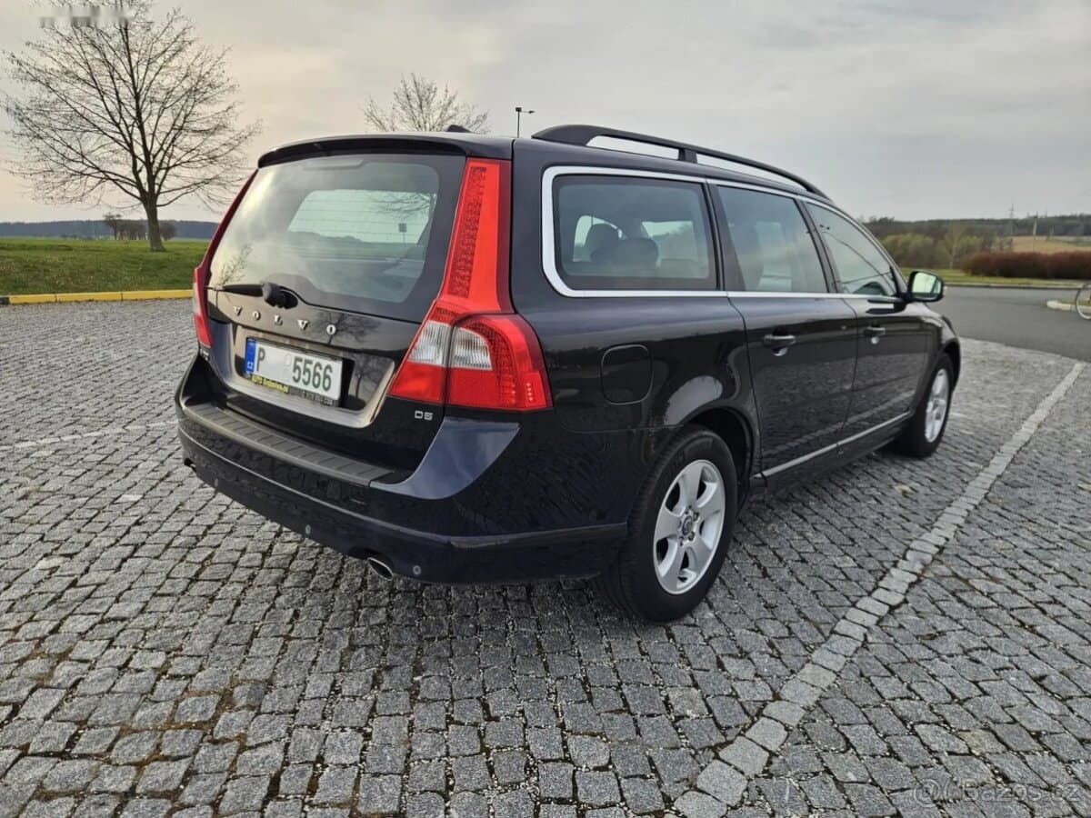 2010 Volvo V70 - 7