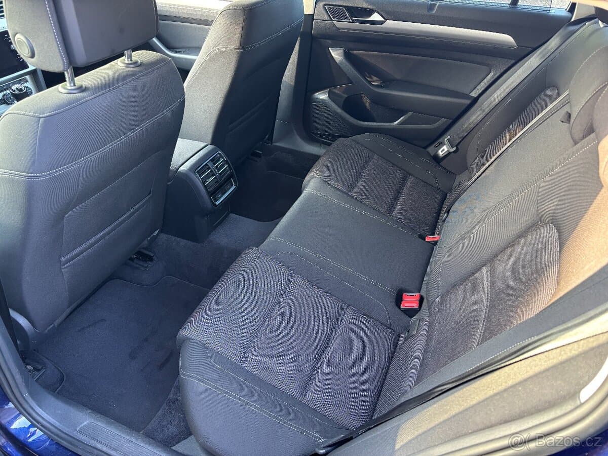 2018 Volkswagen PASSAT - 7