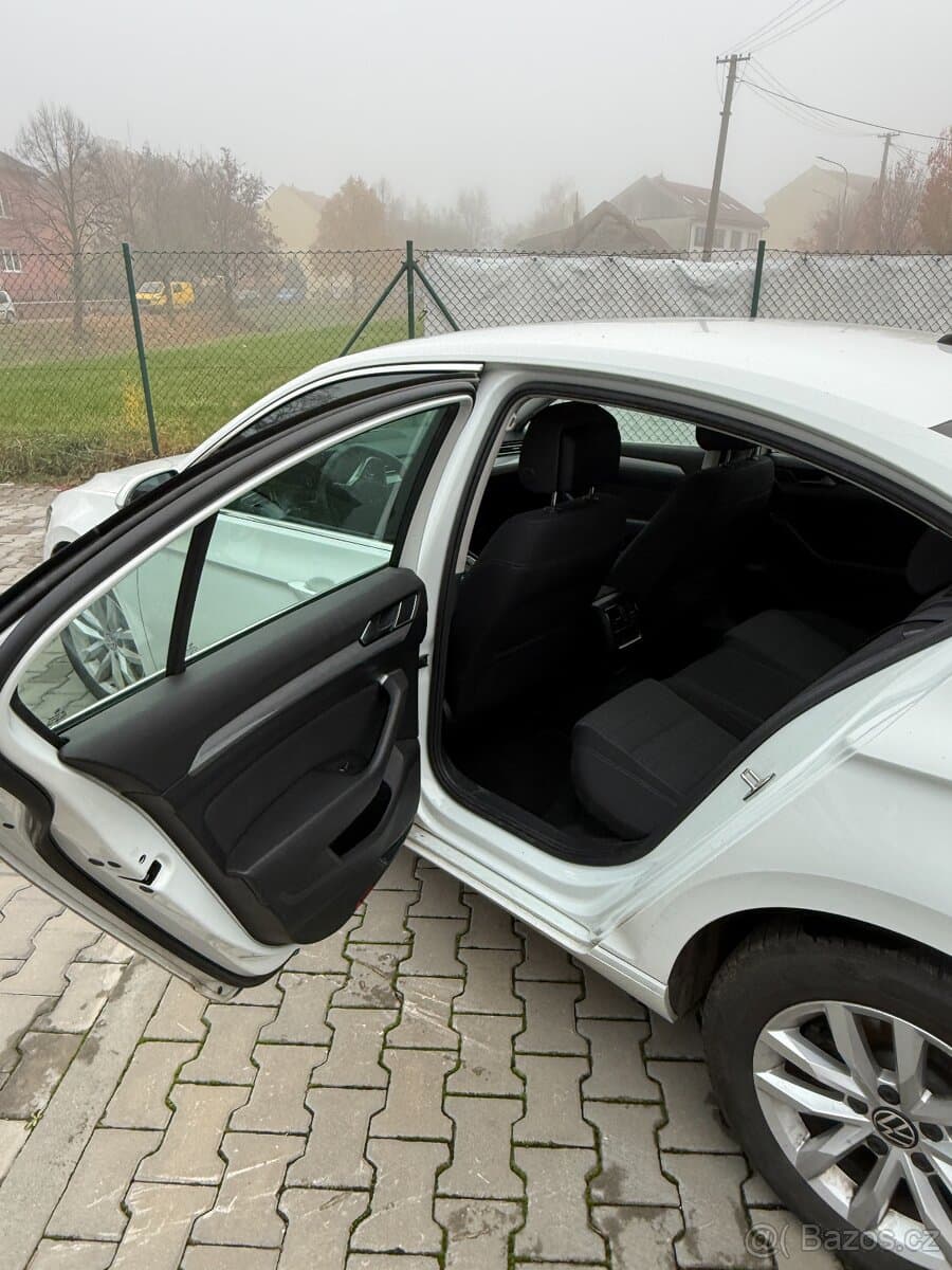 2020 Volkswagen PASSAT - 7