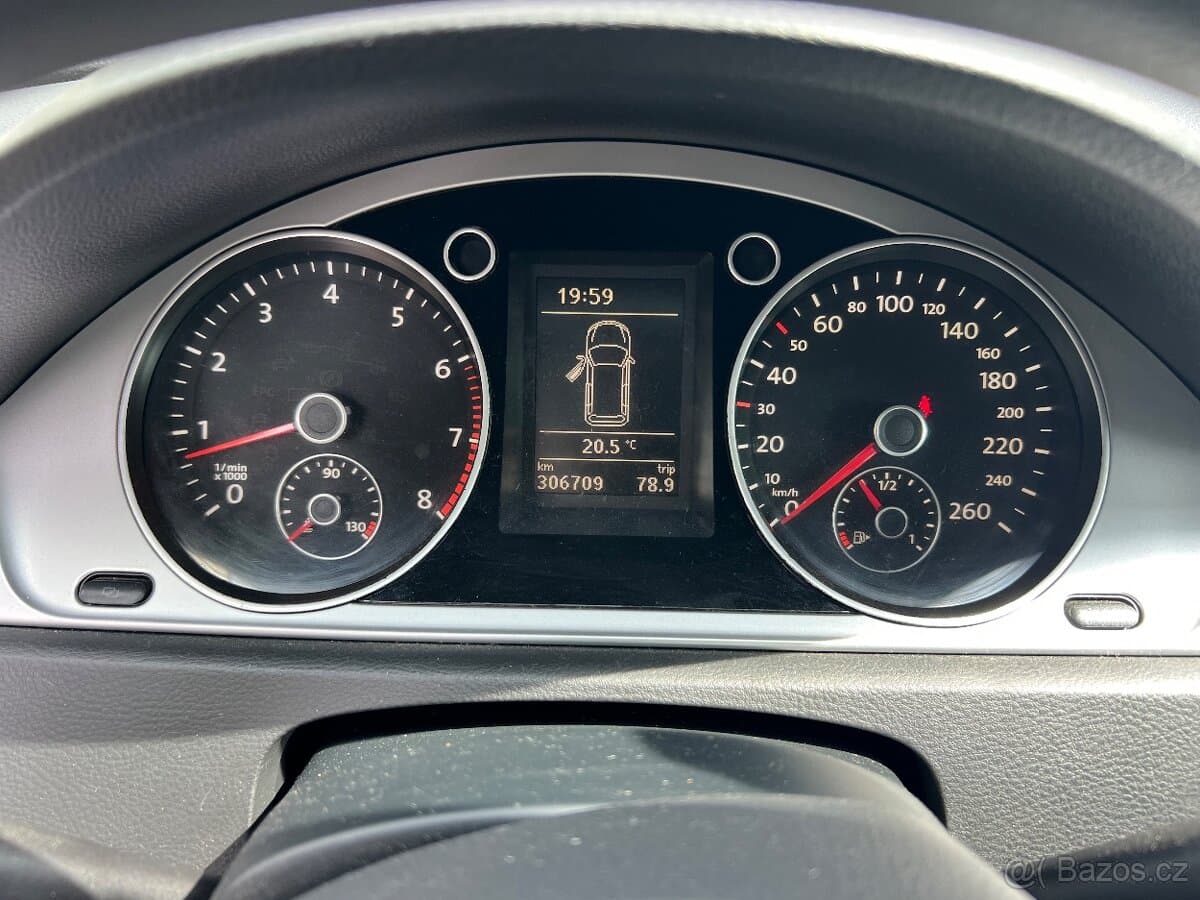 2011 Volkswagen PASSAT - 7