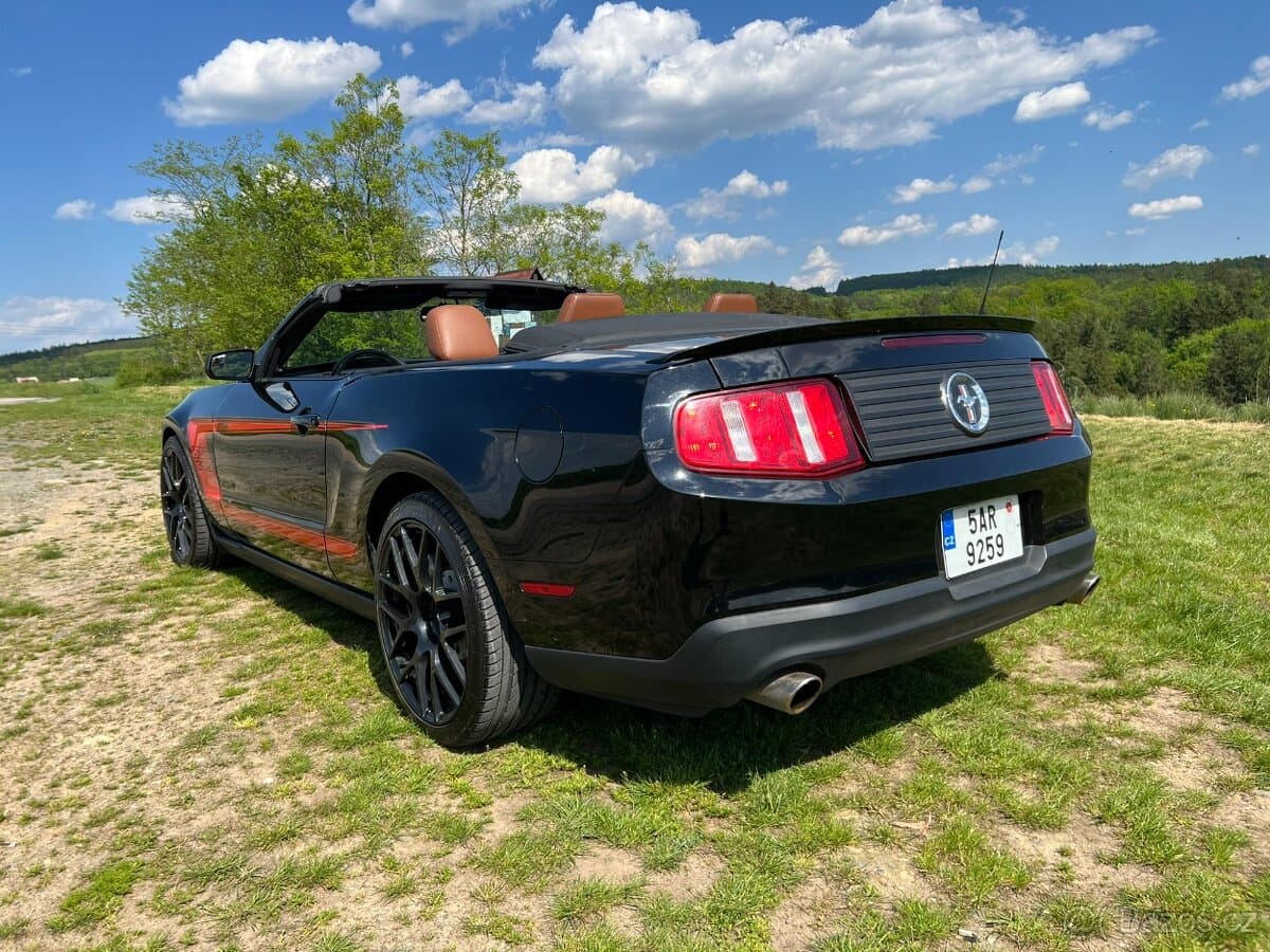 2012 Ford MUSTANG - 7