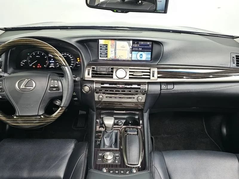2015 Lexus LS - 7