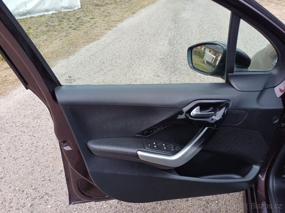 2012 Peugeot 208 - 7