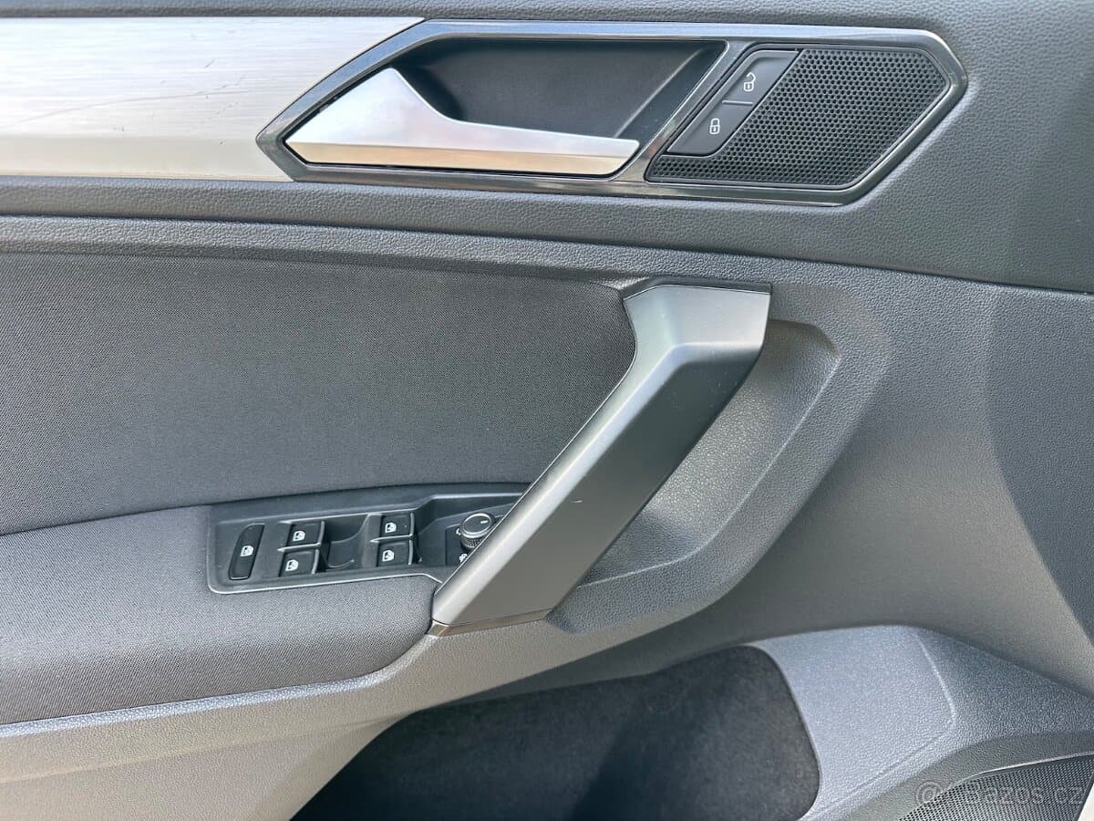 2017 Volkswagen TIGUAN - 7