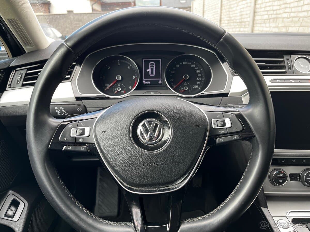 2019 Volkswagen PASSAT - 7