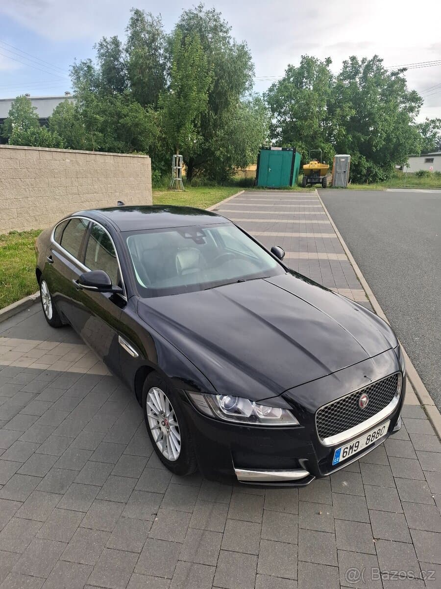 2016 Jaguar XF - 7