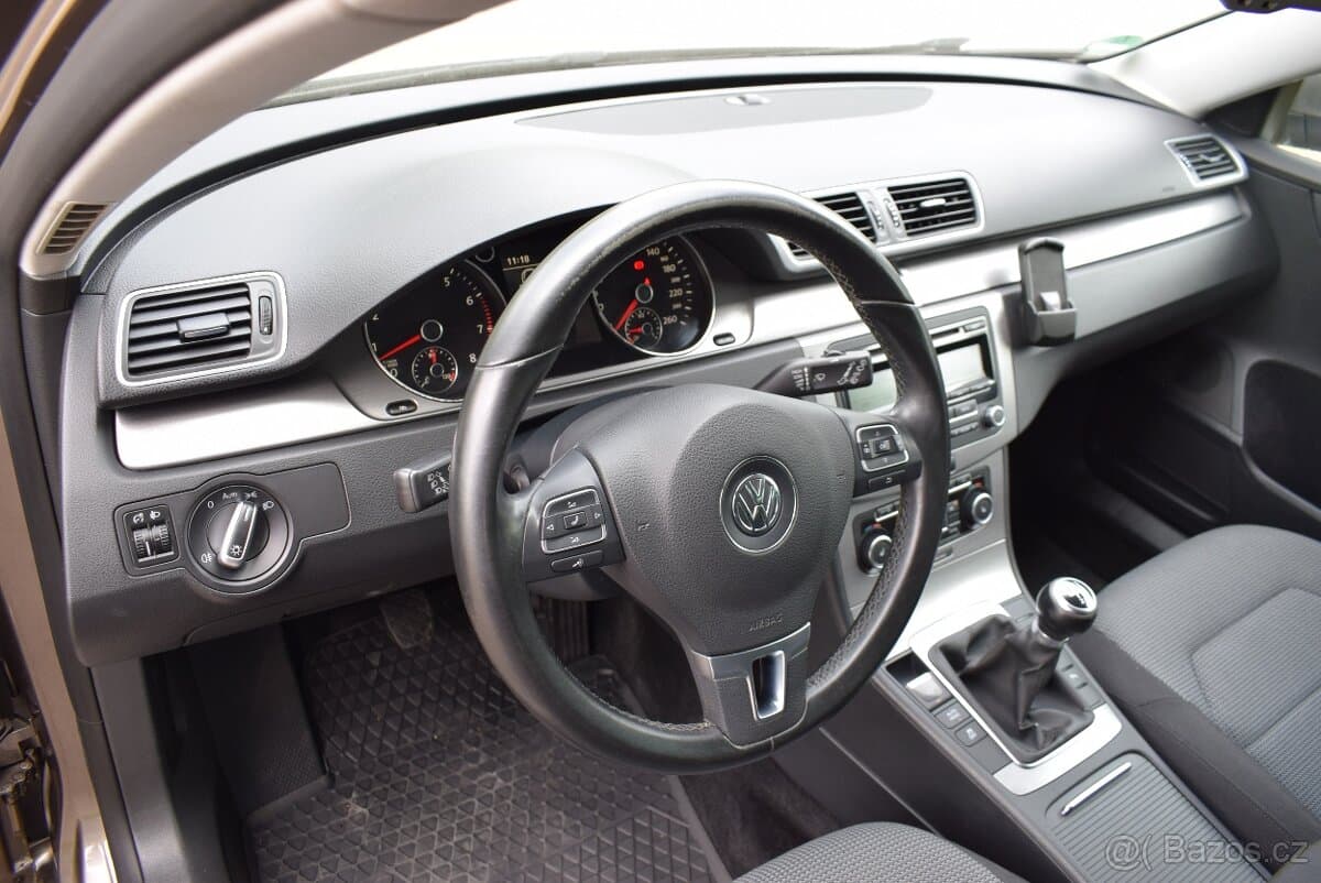 2011 Volkswagen PASSAT - 7