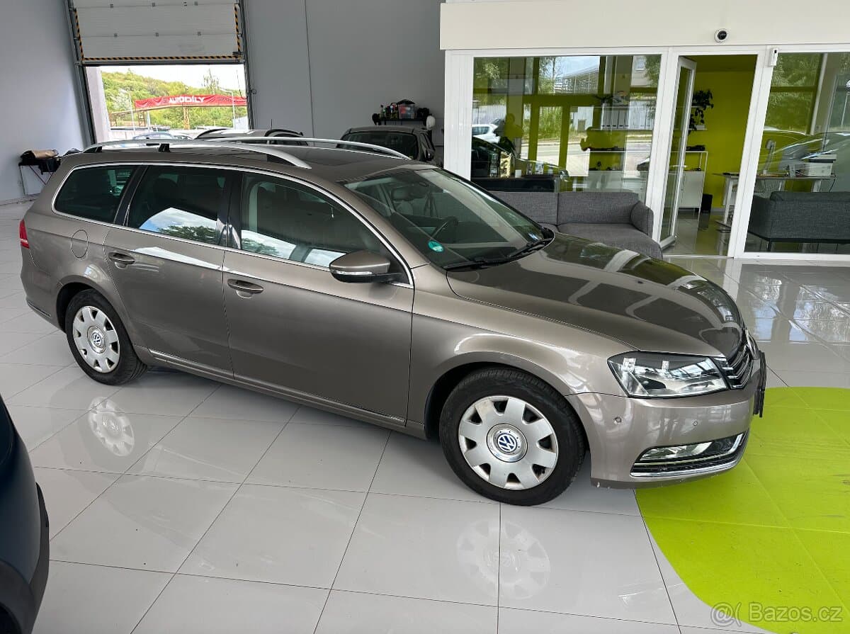 2011 Volkswagen PASSAT - 7