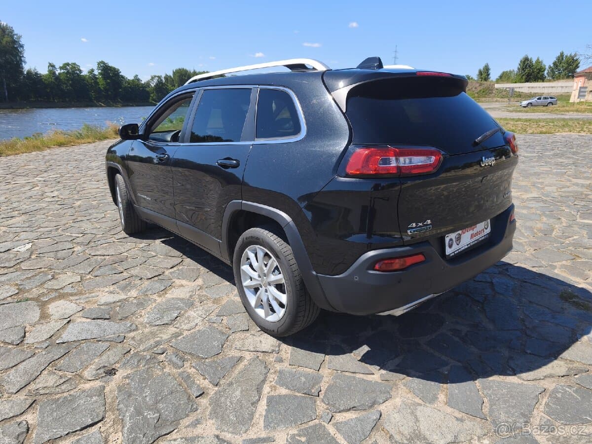 2017 Jeep CHEROKEE - 7