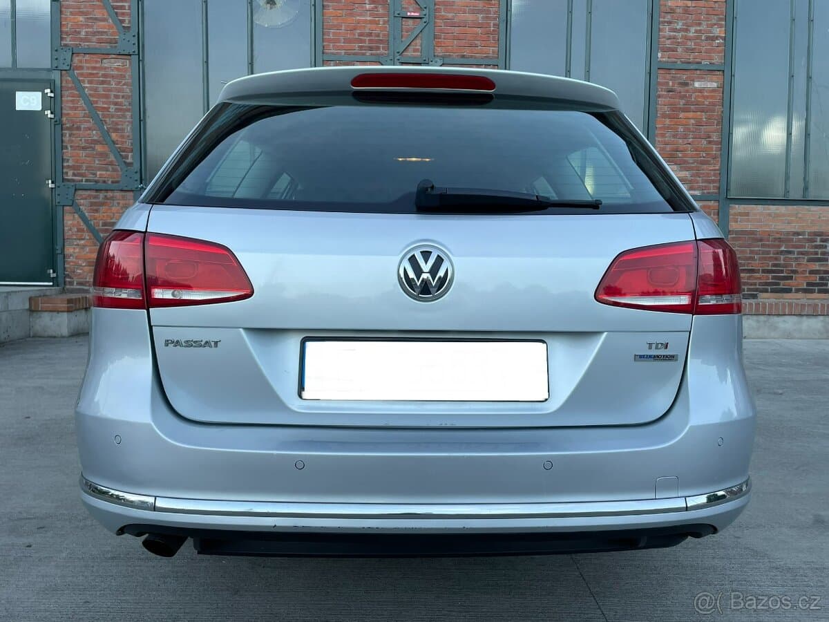 2011 Volkswagen PASSAT - 7