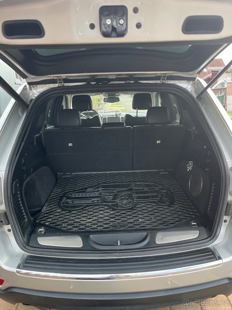 2011 Jeep CHEROKEE - 7