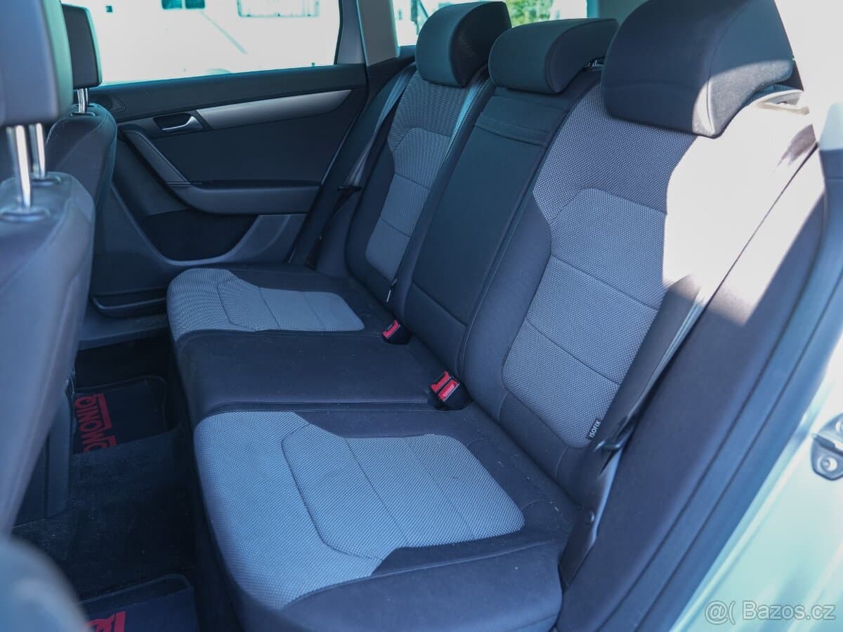 2012 Volkswagen PASSAT - 7