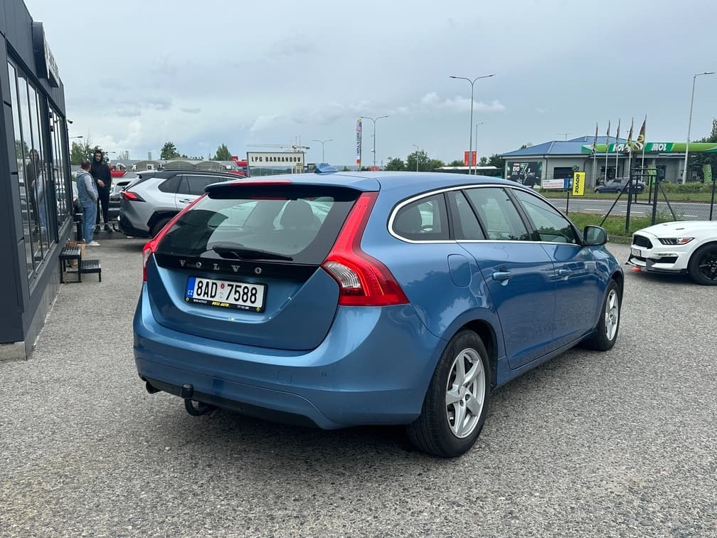 2016 Volvo V60 - 7