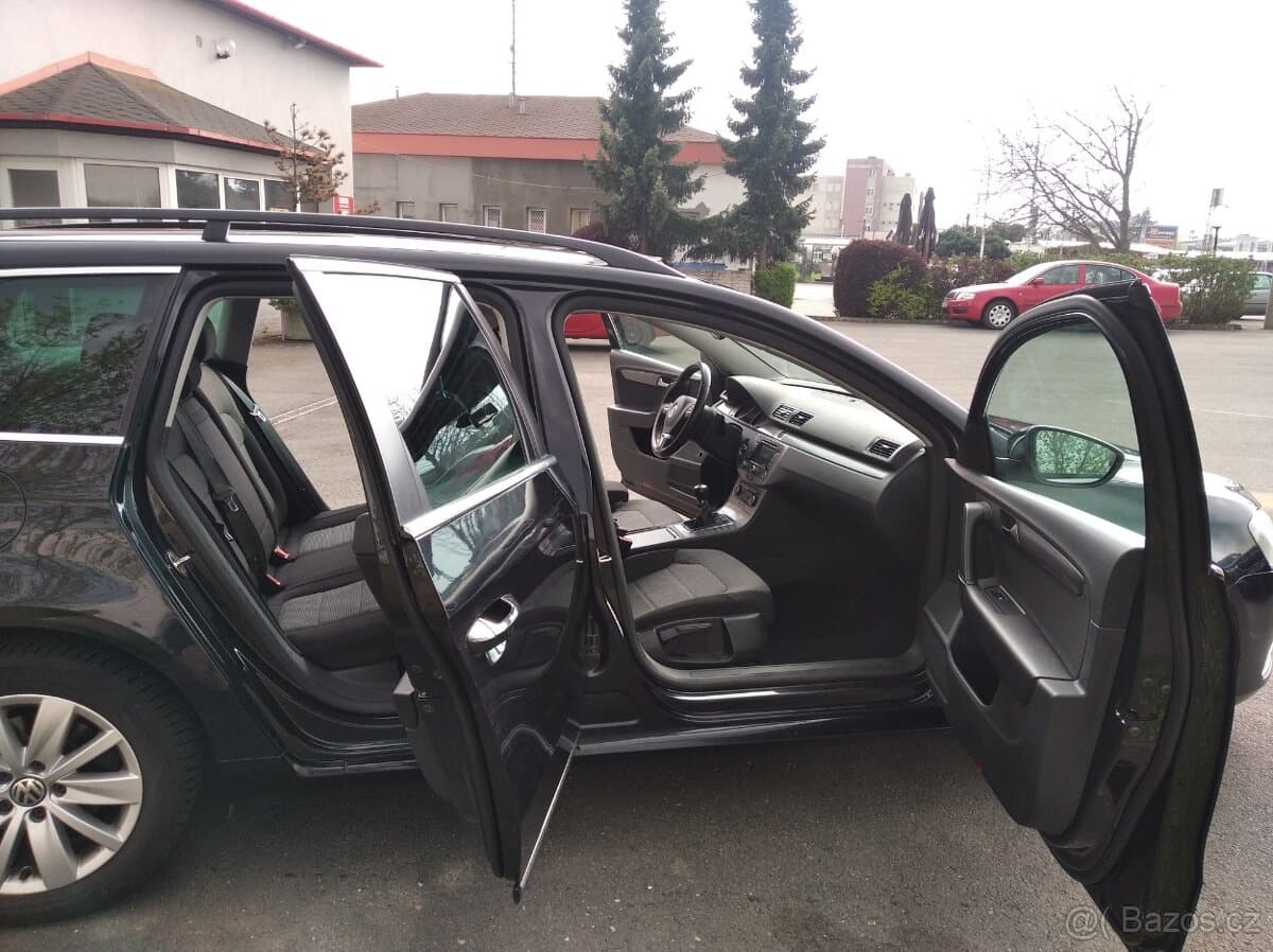 2011 Volkswagen PASSAT - 7