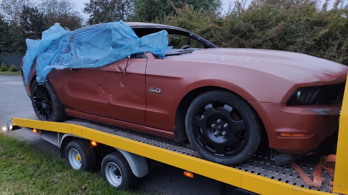 2011 Ford MUSTANG - 7