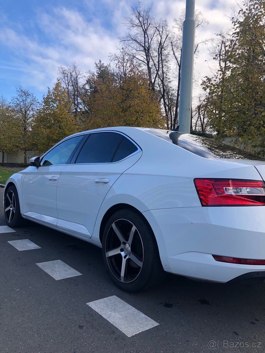 2020 Škoda SUPERB - 7