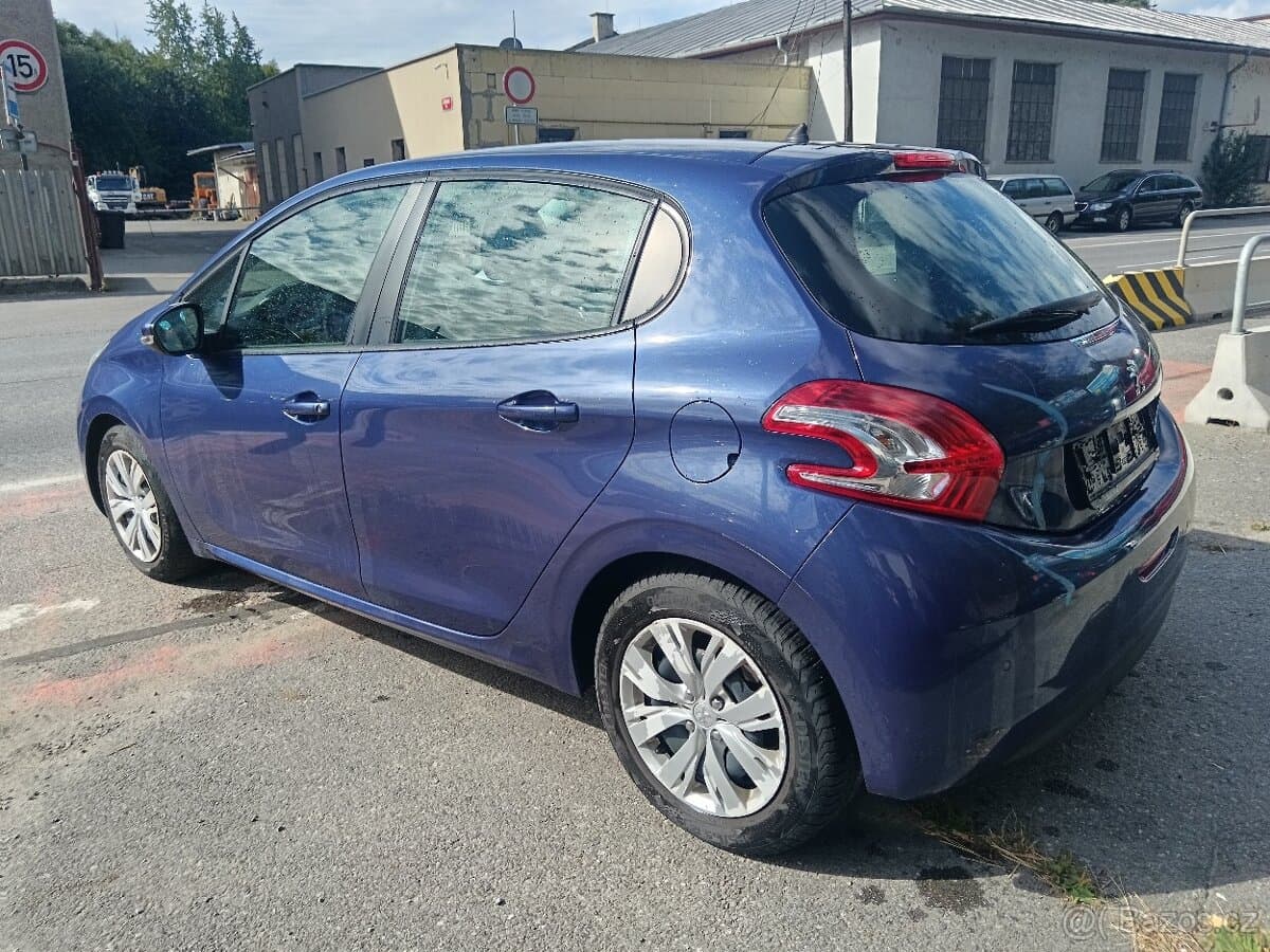 2013 Peugeot 208 - 7