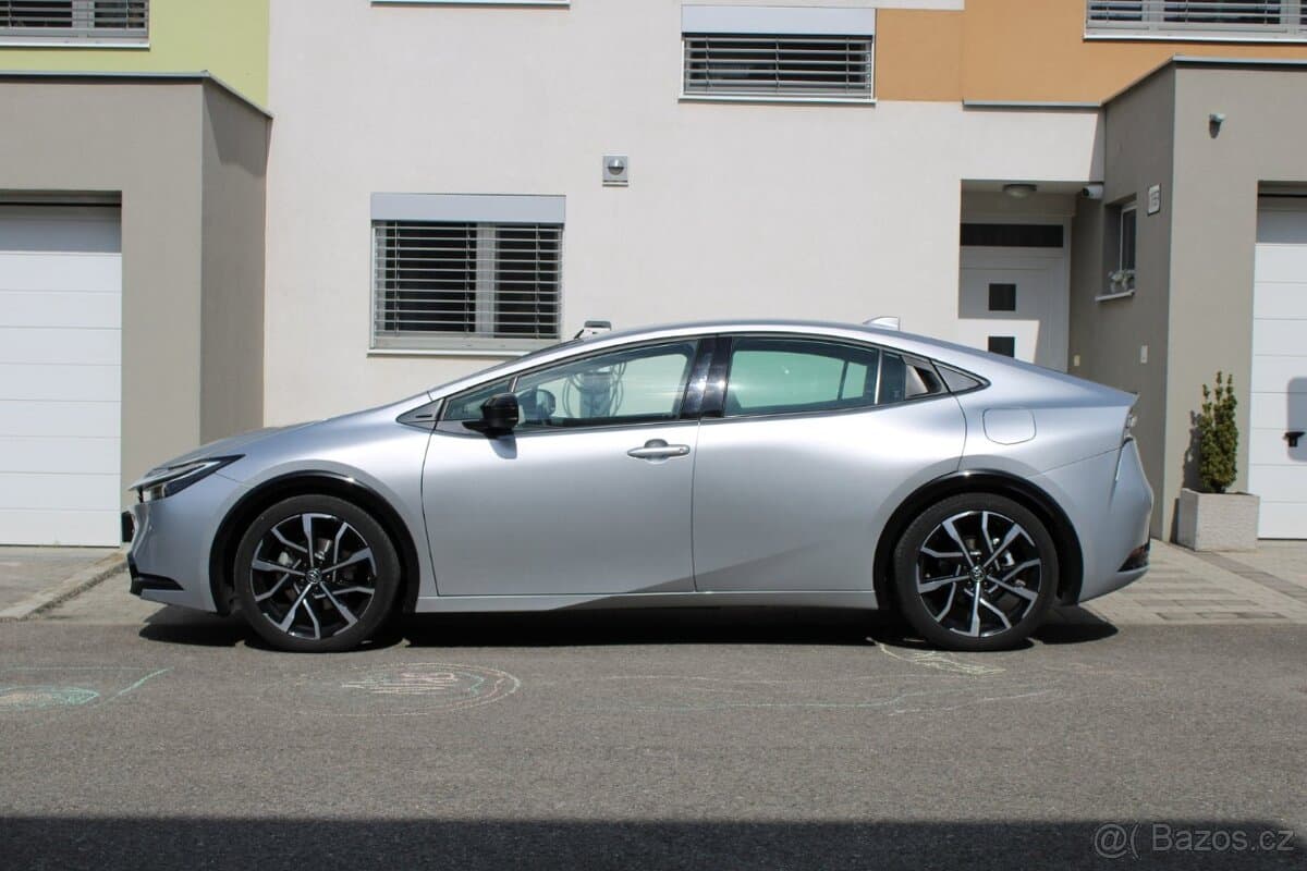 2023 Toyota PRIUS - 7