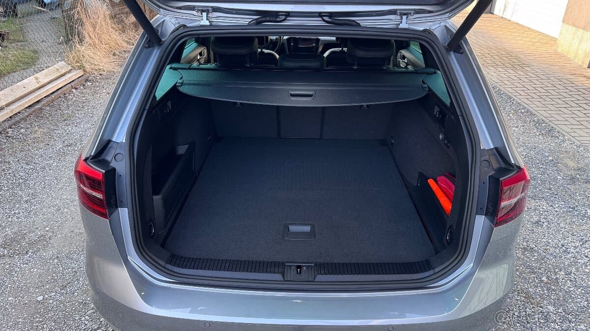 2018 Volkswagen PASSAT - 7