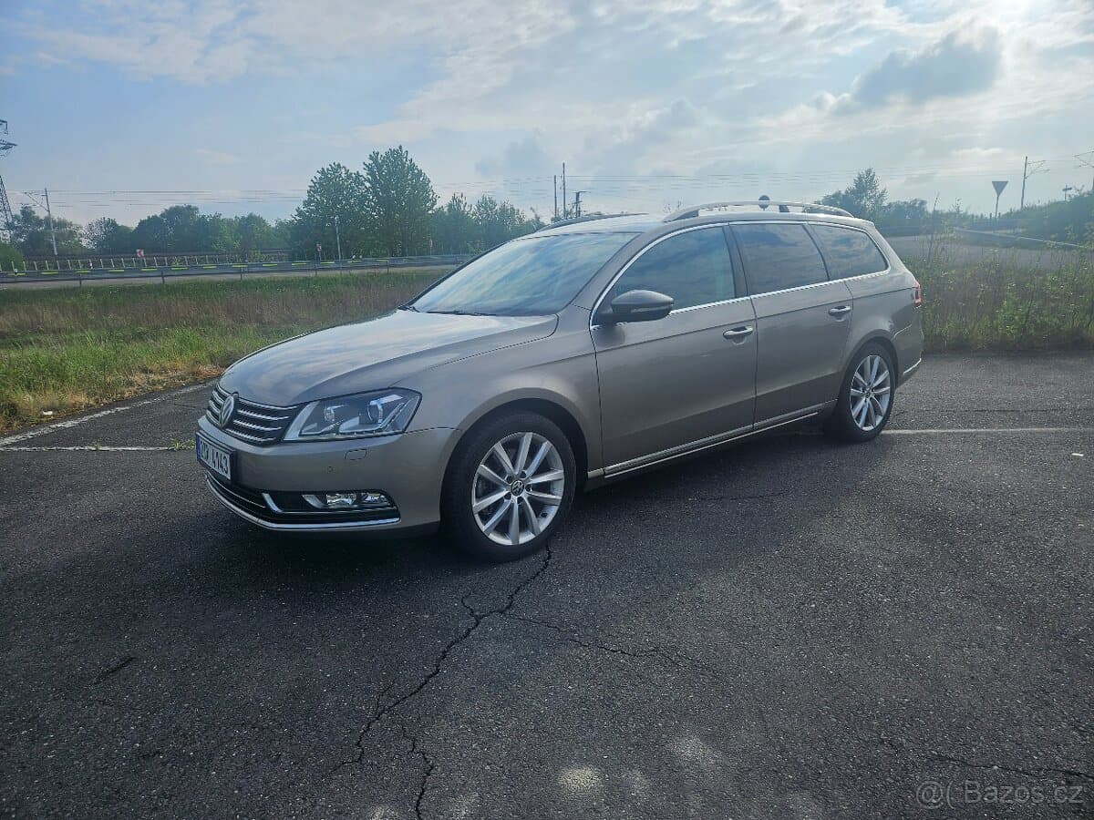 2012 Volkswagen PASSAT - 7