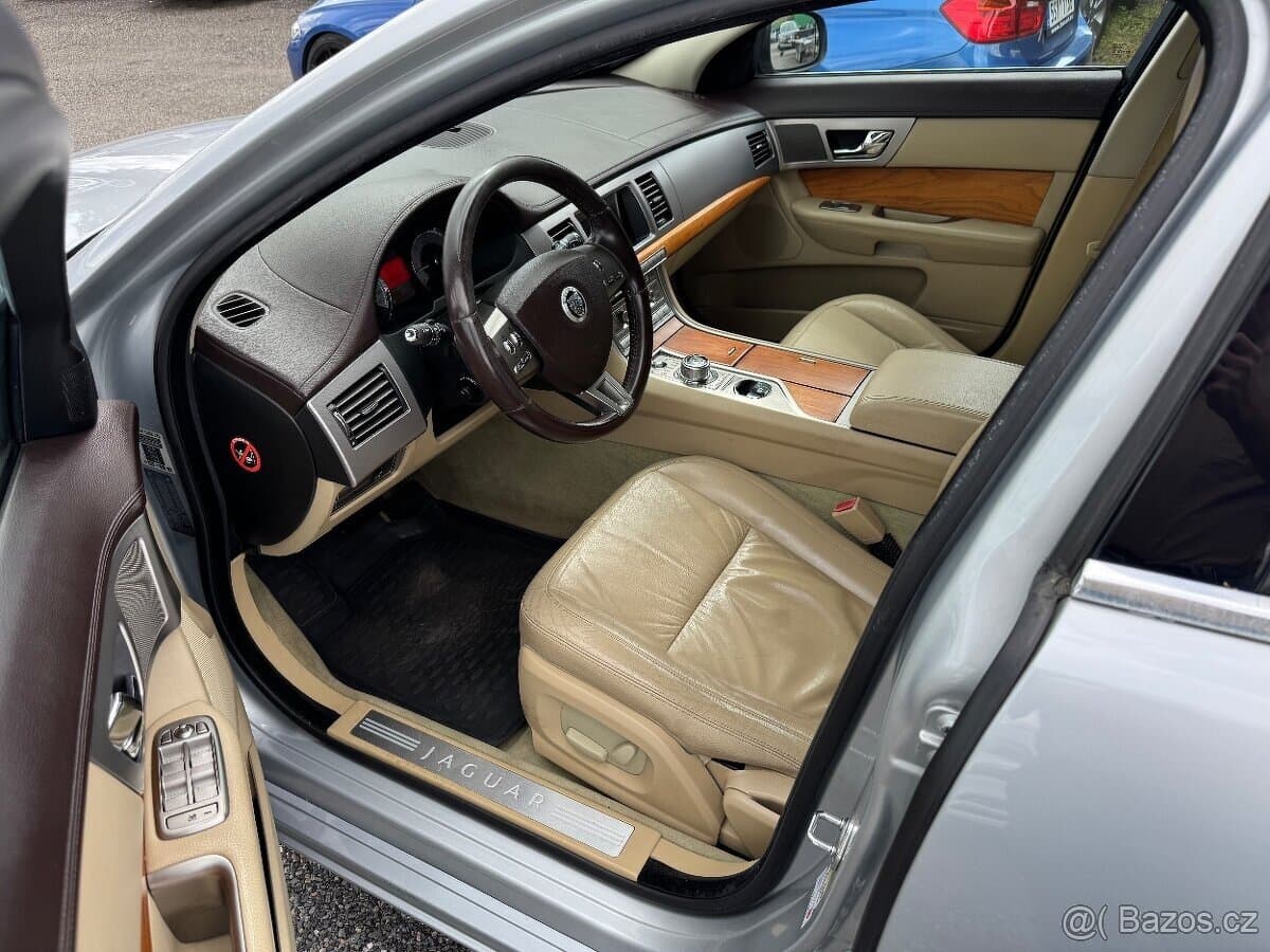 2009 Jaguar XF - 7