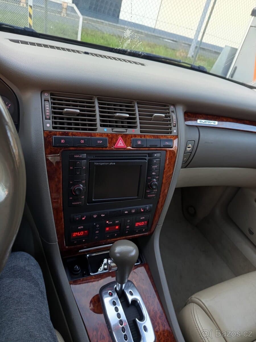 2000 Audi S8 - 7